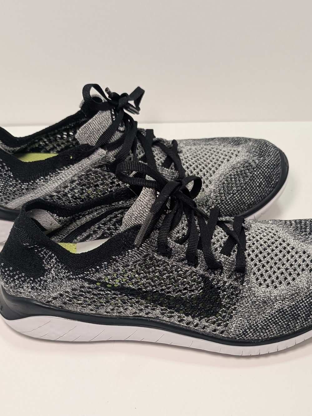 Nike Free RN Flyknit Women's Size 8 Running Shoes Sneakers Black White